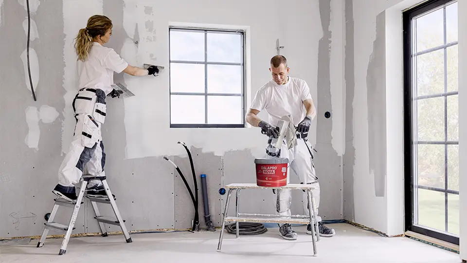 Maler sparkler vegger med Dalapro Nova