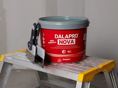 Dalapro Nova er en grå allround spartelmasse i høj kvalitet
