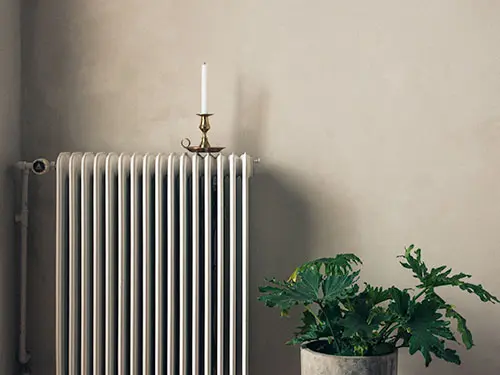 Dalapro Design White Mix –  hvid dekorspartelmasse,  der giver en betonlignende vægoverflade